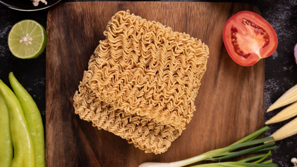 Ăn mì tôm trẻ em có béo không: Lời giải cho thắc mắc của bố mẹ