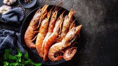 Tìm hiểu về vấn đề bị thuỷ đậu có kiêng ăn tôm không