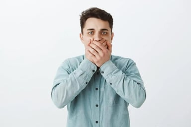 Ợ hơi kéo dài: Dấu hiệu không nên xem thường