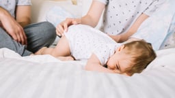 Lời khuyên về việc trẻ 2 tuổi bị táo bón nên ăn gì