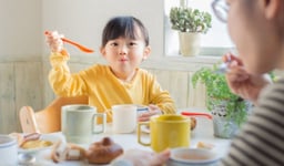 Trẻ em ăn trứng gà nhiều có tốt không: Lợi ích và lưu ý cần biết
