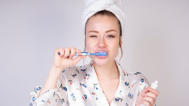 Tìm hiểu về vấn đề sâu răng nhẹ đánh răng có hết không