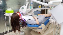 Tìm hiểu về vấn đề tẩy trắng răng có hại không