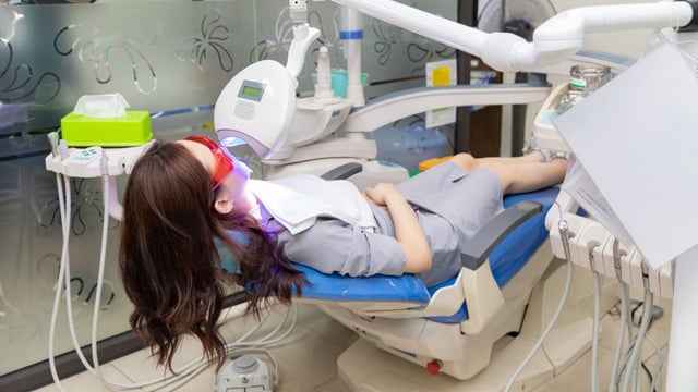 Tìm hiểu về vấn đề tẩy trắng răng có hại không