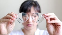 Loạn thị có tự khỏi không? Cách chăm sóc và điều trị hiệu quả nhất