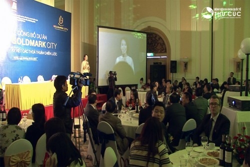 Á Hậu Thụy Vân góp mặt với vai trò MC cho buổi lễ