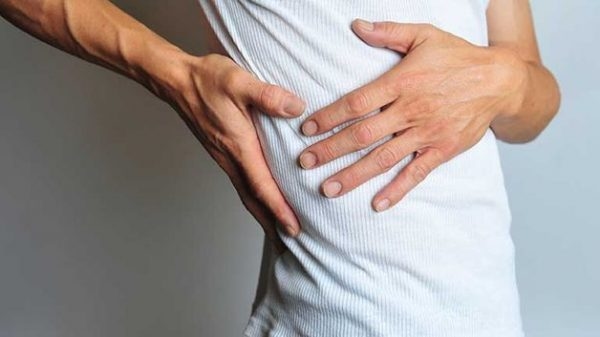 đau bụng eo trái