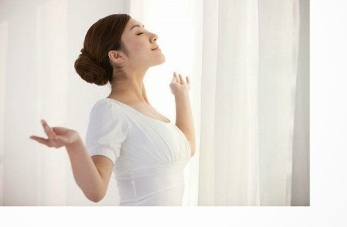 Giữ cho đầu óc thoải mái, tránh căng thẳng giúp giảm chứng đau nửa đầu chóng mặt hiệu quả
