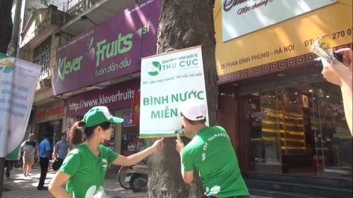 Giảm nhiệt mùa hè Hà Nội - 1000 bình nước miễn phí