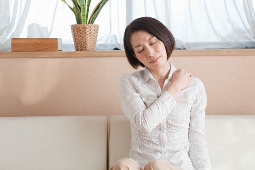 nguyen-nhan-gay-dau-lung-va-met-moi-khi-co-kinh.jpg0