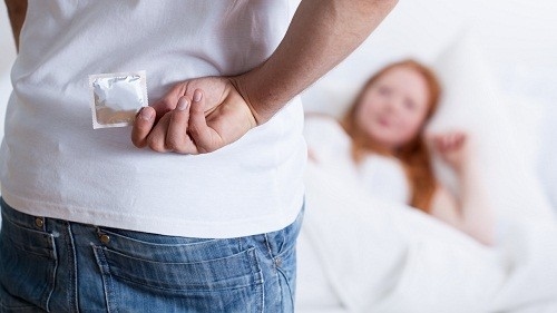 Nên sử dụng bao cao su khi quan hệ tình dục để tránh lây nhiễm các bệnh lây truyền qua đường tình dục, bệnh viêm nhiễm sinh dục.