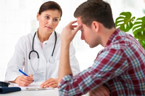 Người bị tiểu đường có thể gặp phải các triệu chứng như khát nước và uống nước nhiều, đi tiểu thường xuyên, nhanh đói, sụt cân không rõ lý do.