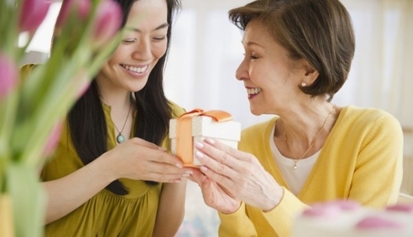 mach-nang-dau-cach-chon-qua-tet-ghi-diem-voi-nha-chong