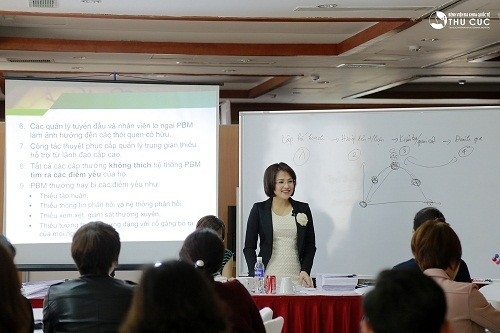 Chủ tịch HĐQT Nguyễn Thu Cúc trực tiếp đào tạo cho nội bộ tập đoàn.