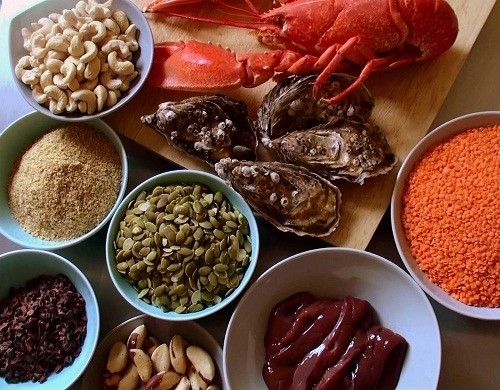 hức ăn giàu protein như thịt gà, thịt bò và thịt lợn là nguồn tuyệt vời của kẽm.