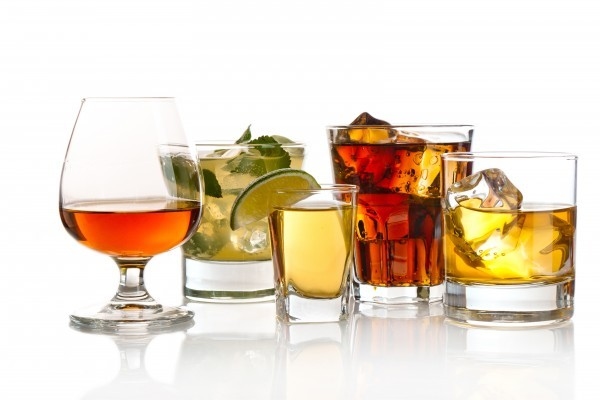 Tránh uống bia, rượu vang hoặc rượu sâm panh cũng như các loại đồ uống có cồn khác để bảo vệ lá gan.