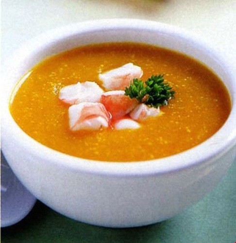 Giai đoạn đầu khi bé ăn dặm, các thực phẩm như ngũ cốc, chuối, bơ, táo, lê, bí ngô, khoai tây. Với những thực phẩm này, mẹ cần đảm bảo xay nhuyễn, mịn để trẻ dễ ăn.