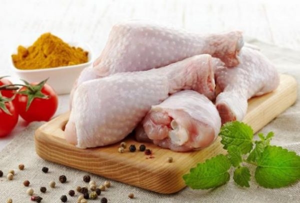 Thịt gà không nằm trong danh sách những thực phẩm giúp mau lành vết thương