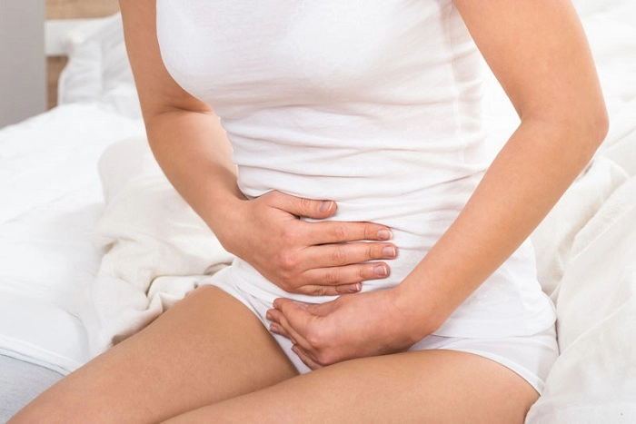 Đau bụng dữ dội kèm huyết trắng loãng như nước là biểu hiện của viêm vùng chậu