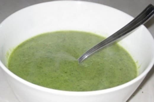 Đối với những bà mẹ bận bịu với công việc và không có thời gian ở nhà chăm con thì mẹ nên tranh thủ thời gian về cho con bú hoặc vắt sữa bảo quản cẩn thận trong tủ lạnh nhờ người giúp việc hoặc ông bà ở nhà cho bé bú.