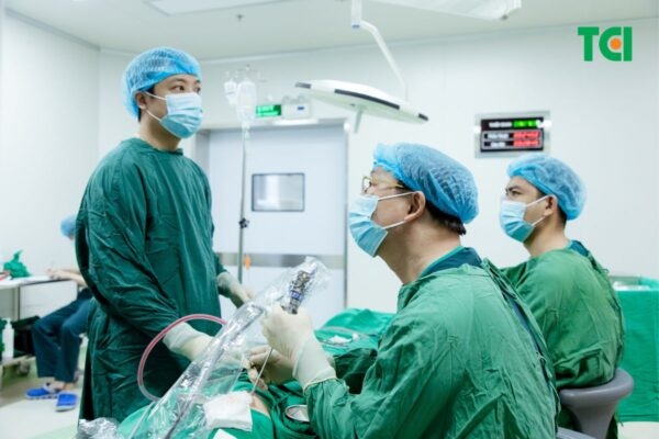 Điều trị viêm xoang bằng việc phẫu thuật kịp thời để tránh biến chứng