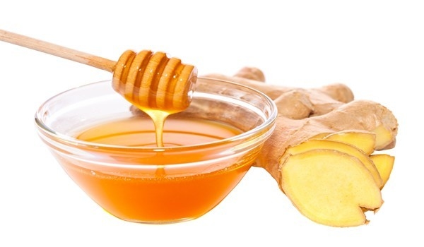Lấy một nửa muỗng cà phê mật trộn với một lượng nhỏ hạt tiêu xay, 1-2 tép tỏi và gừng tươi (đã được xay nhuyễn), và đưa cho bệnh nhân viêm phế quản ăn. Điều này sẽ làm giảm cảm giác nóng rát ở ngực, mở ống bị chặn giữa cổ họng và phổi giúp người bệnh dễ thở hơn.