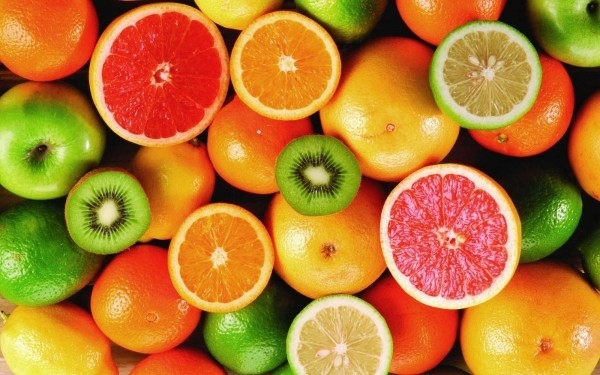 Vitamin C mang lại nhiều lợi ích thiết thực cho người bị viêm phổi. Để bổ sung đủ lượng vitamin C cho cơ thể, bạn nên thường xuyên tiêu thụ các loại thực phẩm giàu vitamin C như dâu tây, ổi, cà chua… trong chế độ ăn hàng ngày.
