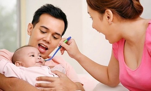 Cha mẹ cần có chế độ chăm sóc trẻ hợp lý khi bị bệnh để cải thiện sớm tình trạng sức khỏe