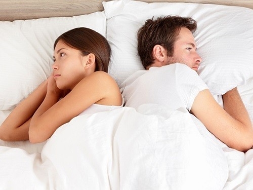 Quan hệ tình dục không an toàn làm tăng nguy cơ bị nhiễm HIV - một tình trạng làm suy yếu hệ thống miễn dịch và cản trở khả năng của cơ thể chống lại nhiễm trùng.