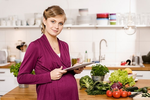 Nứt đốt sống là tình trạng di tật thai nhi do thiếu hụt axit folic.
