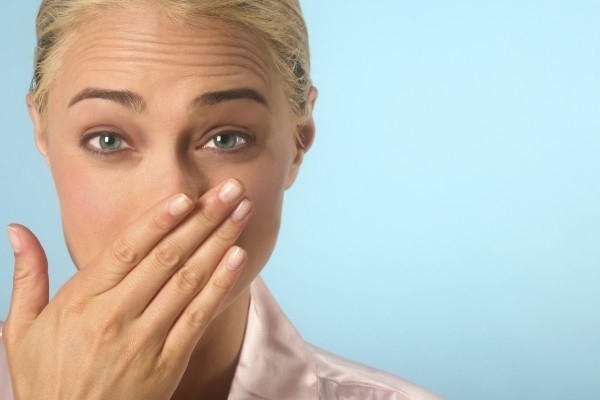 Hôi miệng là một trong những triệu chứng phổ biến của các bệnh về răng miệng