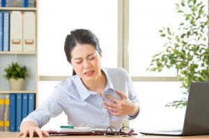 Tràn khí màng phổi nếu không được điều trị kịp thời có thể gây chèn tim