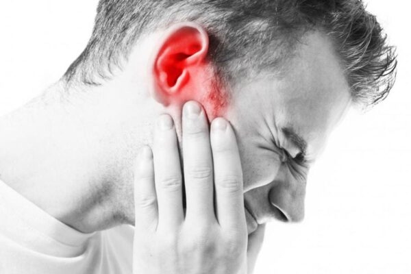 Viêm tai giữa là một trong những biến chứng nguy hiểm của viêm amidan