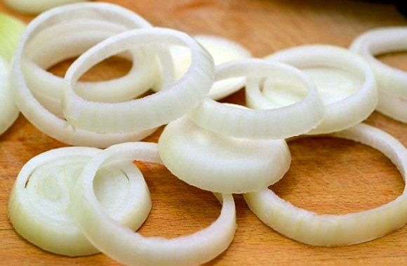 Trong hành tây có chứa một thành phần là quercetin, một chất chống oxy hoá tự nhiên, có tác dụng ngăn ngừa các bệnh về phổi, bao gồm cả ung thư.
