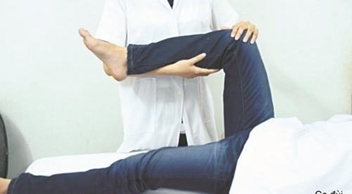 Bạn nên đến cơ sở chuyên khoa để được thăm khám và điều trị khi nghi ngờ mặc hoại tử chỏm xương đùi