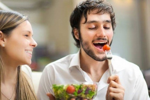 bệnh nhân sau phẫu thuật u xơ tuyến tiền liệt nên ăn nhiều rau quả