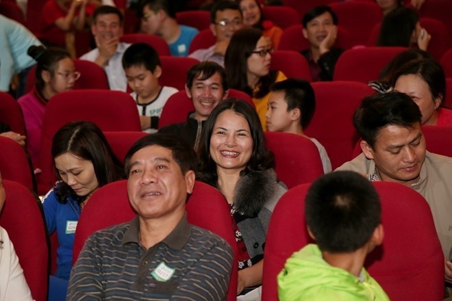 Thông qua chương trình, các nghệ sĩ kêu gọi người dân ý thức tự giác phòng chống ung thư.
