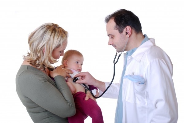 Bạn nên đến cơ sở chuyên khoa để thăm khám khi viêm phổi