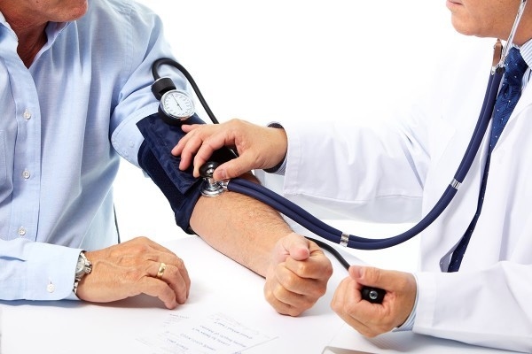 Bạn nên đến cơ sở chuyên khoa để được thăm khám khi huyết áp thấp