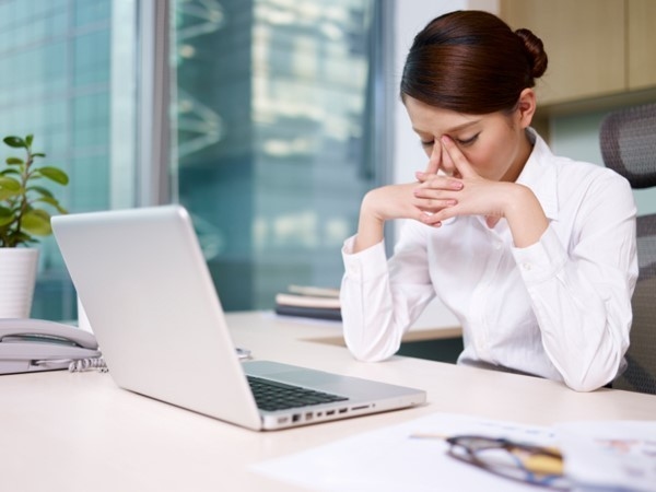 ếu bạn chăm chăm vào màn hình máy tính từ giờ này qua giờ khác có thể sẽ gây ra nhiều vấn đề về thị lực