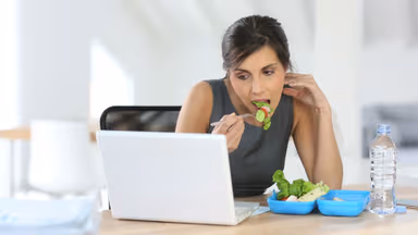 6 thói quen khiến dân văn phòng đau dạ dày