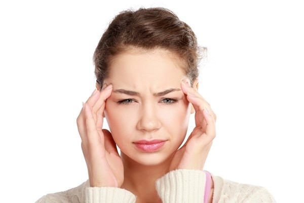 Nhức đầu dữ dội, thị lực giảm, nhìn mờ dần cả hai mắt hoặc một mắt, có thể là dấu hiệu cảnh báo sớm đột quỵ.