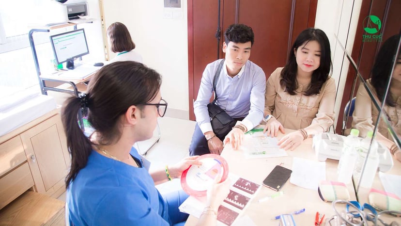 Giải đáp thắc măc: Quan hệ sau sinh bị ra máu có sao không?