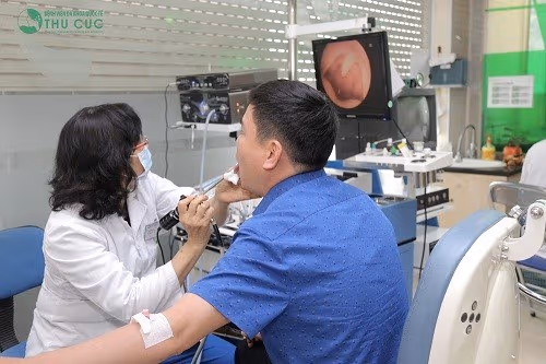 Soi họng và sinh thiết hạch sẽ giúp quan sát rõ hơn hình ảnh của amidan bị ung thư.