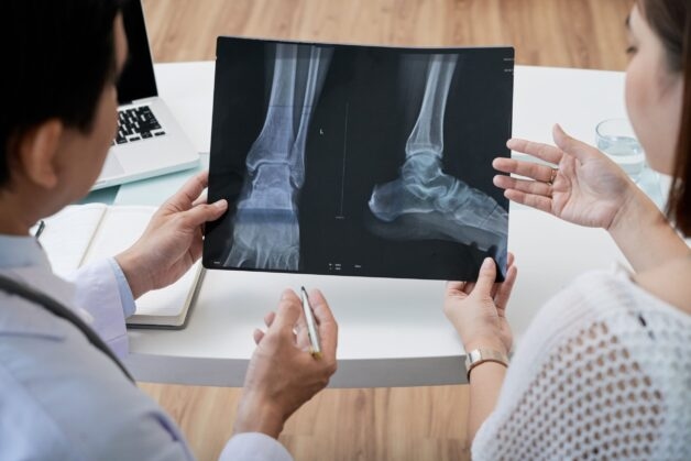 Quy trình chụp X-quang khớp cổ chân chính xác và an toàn.