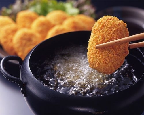 Đồ ăn nhiều chất béo, mỡ động vật khiến dạ dày khó tiêu hóa, gây ứ đọng thức ăn, làm tăng áp lực dạ dày khiến khả năng bị trào ngược tăng lên.