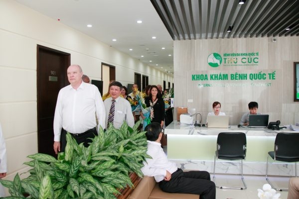 đoàn Bộ trưởng Bộ Ngoại thương và Đầu tư nước ngoài Cuba đã có buổi thăm và làm việc tại Bệnh viện Đa khoa Quốc tế Thu Cúc.