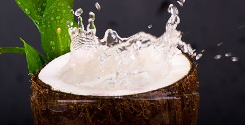 Nước dừa chính là một trong những loại thức uống hỗ trợ tạo máu tốt nhất.