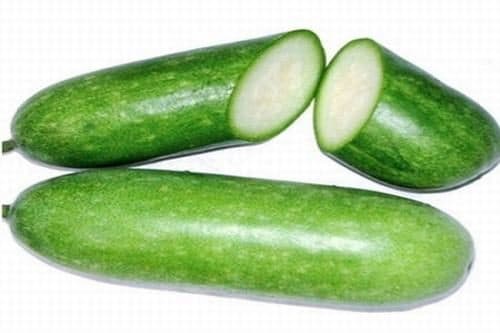 Bí xanh là thực phẩm có tính kiềm, có thể giúp trung hòa axit bên trong dạ dày và giảm các cơn khó chịu do bệnh dạ dày gây ra. Đồng thời nó còn giúp giảm dư axit dạ dày hiệu quả.