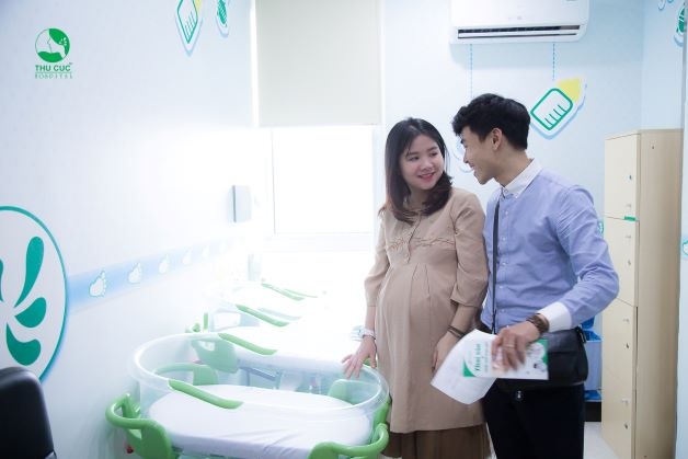 Ở tuần 32 mẹ sẽ có dấu hiệu đau khi vận động đi lại, đau khi đứng ngồi trong thời gian dài, khi trở người...